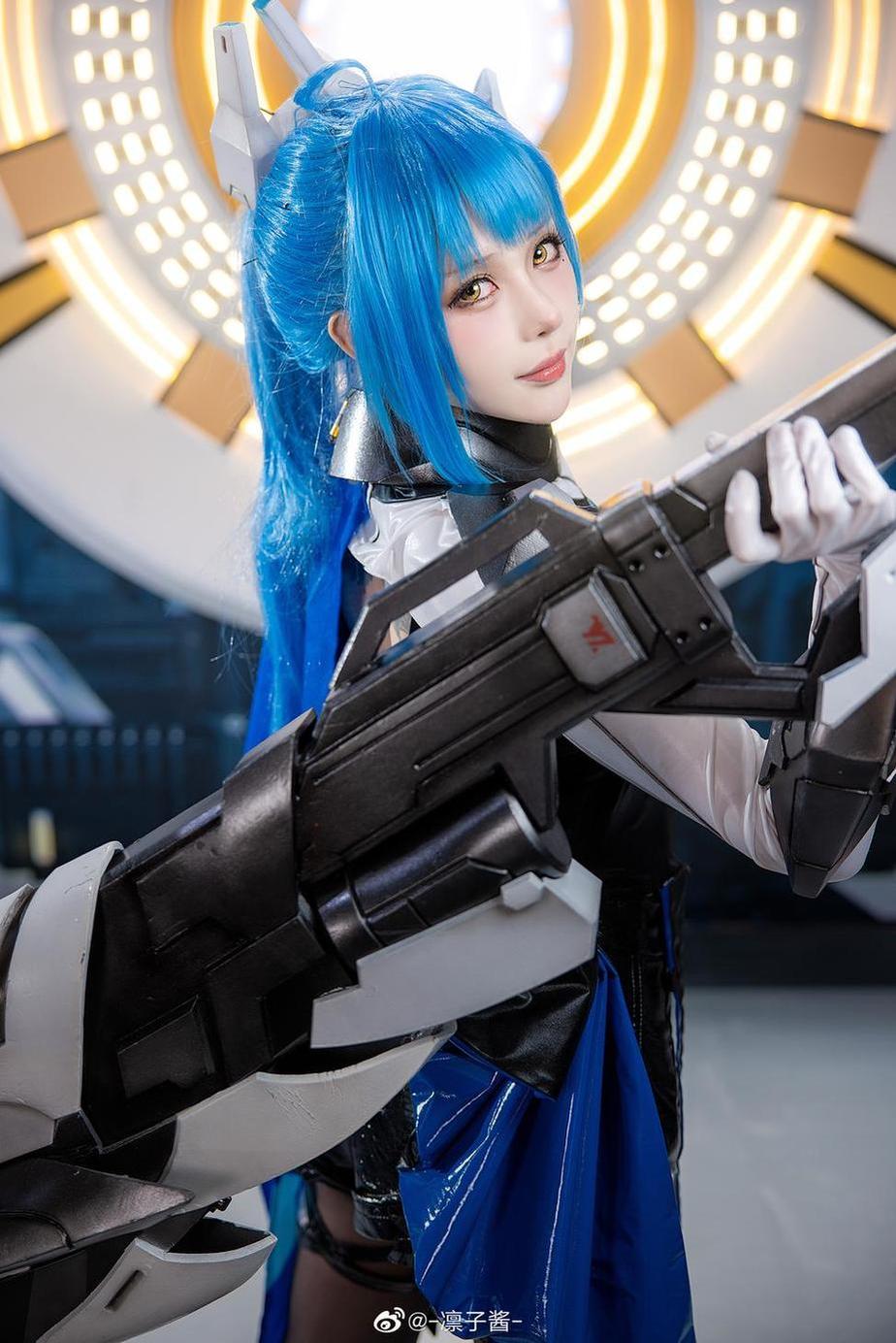 凛子酱微博：超级cos合集，这些造型绝对让你眼前一亮