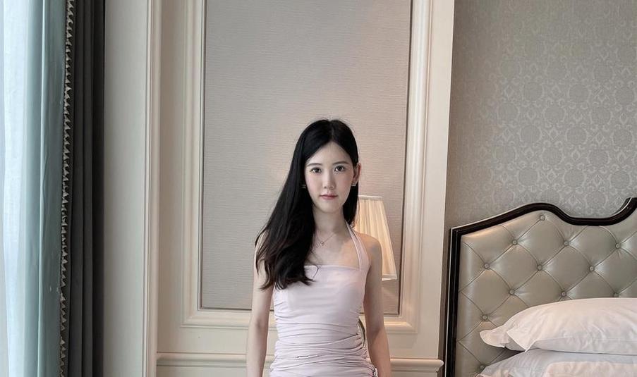 彩虹般绚丽的chloe霏霏网盘图包，一瞬间点燃你的心灵。