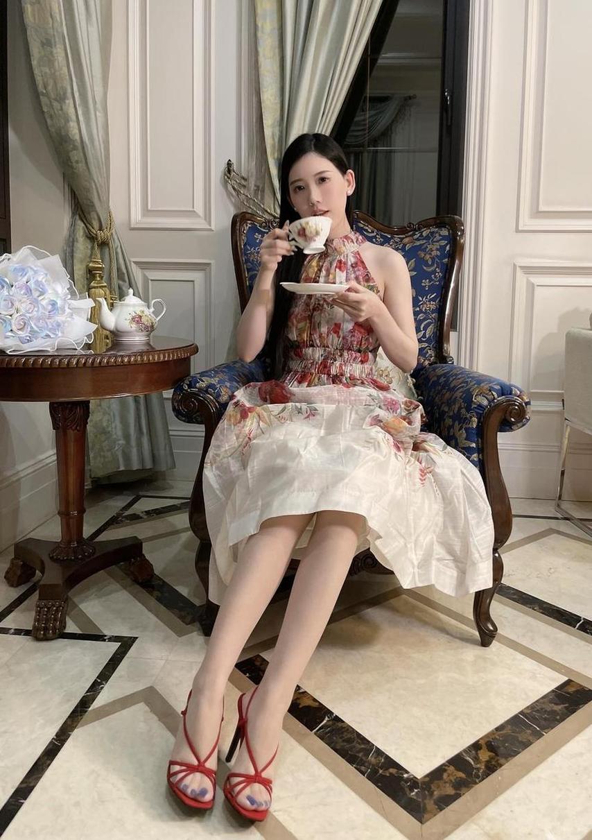 浪漫西式风格，chloe霏霏霏朋友圈最新照片来袭