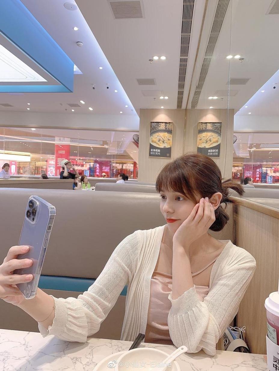 ELaine小仙女的无删版照片：纯真的美丽，不受任何限制。