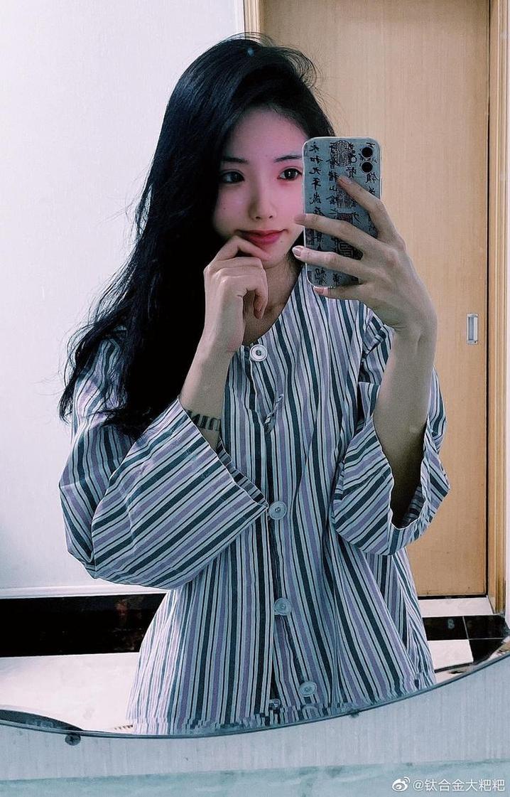 titi钛合金coser化身漫画人物，超震撼