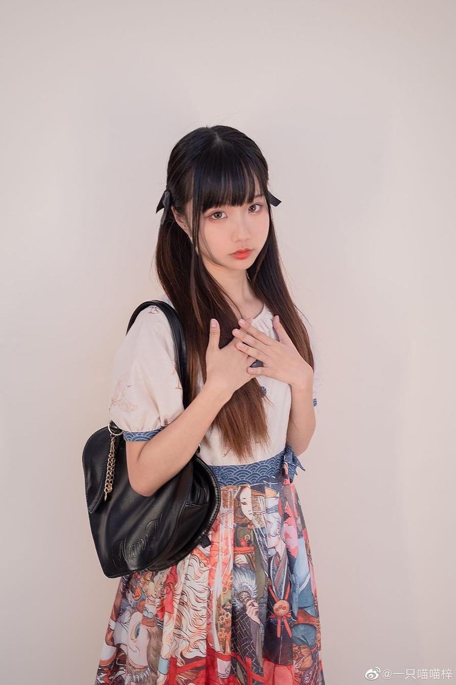 紧急策划一只喵喵梓18，为你呈现删减无瑕美图赏析。