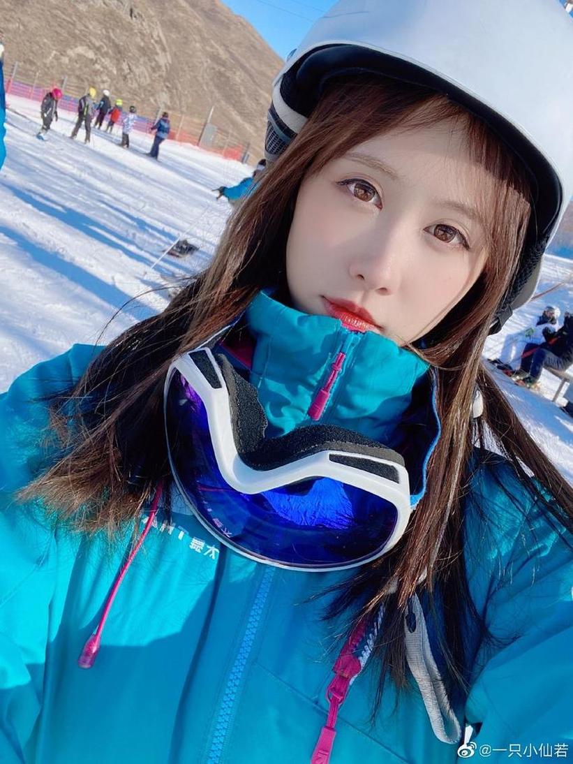 一道神奇的风景线：吃素的狮子和一只小仙若代表着爱与正义