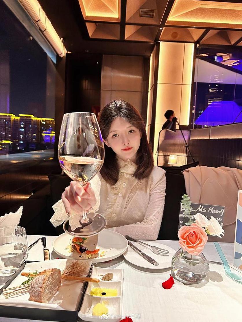 一小央泽黑猫巧克力派——最高清的cos照片，打造cos体验