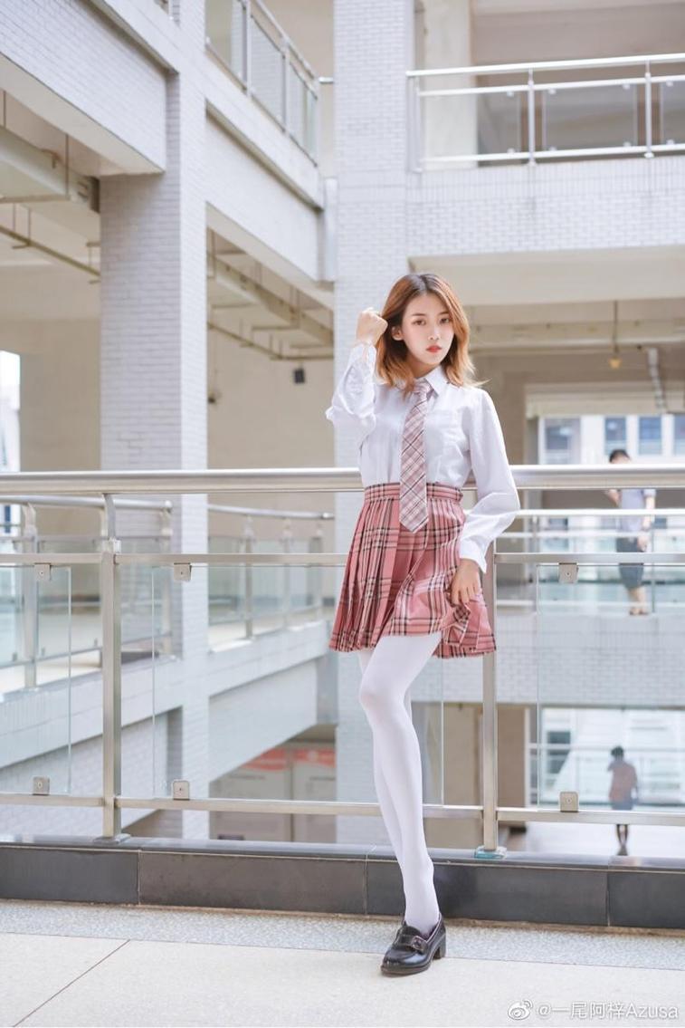 一尾阿梓早期作品集：霓虹灯下的舞姬精选