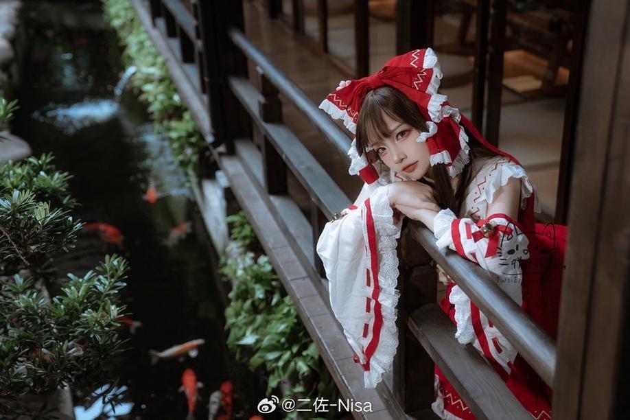 “二佐Nisa”的套图花瓣粉，唯美可爱的cos作品