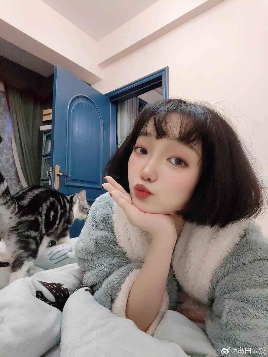 光影交错的视觉盛宴：云溪溪写真摄影之美。