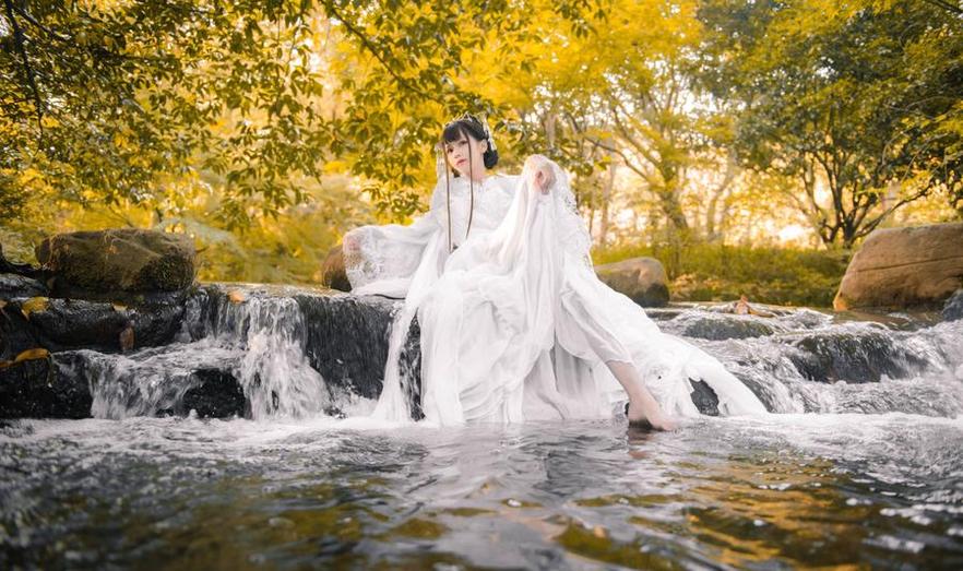 美轮美奂的“你的负卿露背女仆“图包