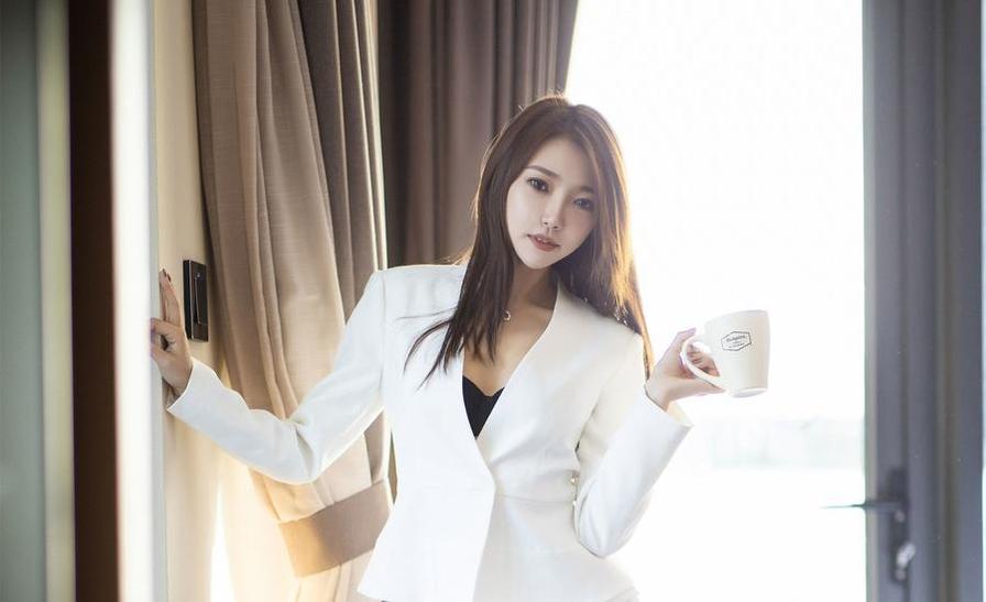 冯木木最新图片：精选cos作品合集图包，一次分享多重惊喜