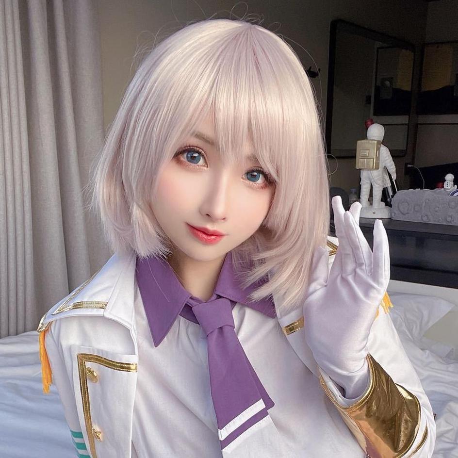 凉凉子剧情观看：美图中的纯白花瓣，静静地倾听他们轻轻地飘落