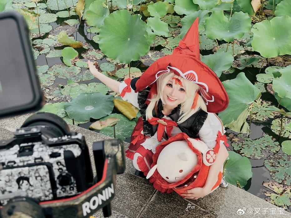 一张叉子宝宝cos黑暗护士美图，让你一秒沉浸在黑暗中