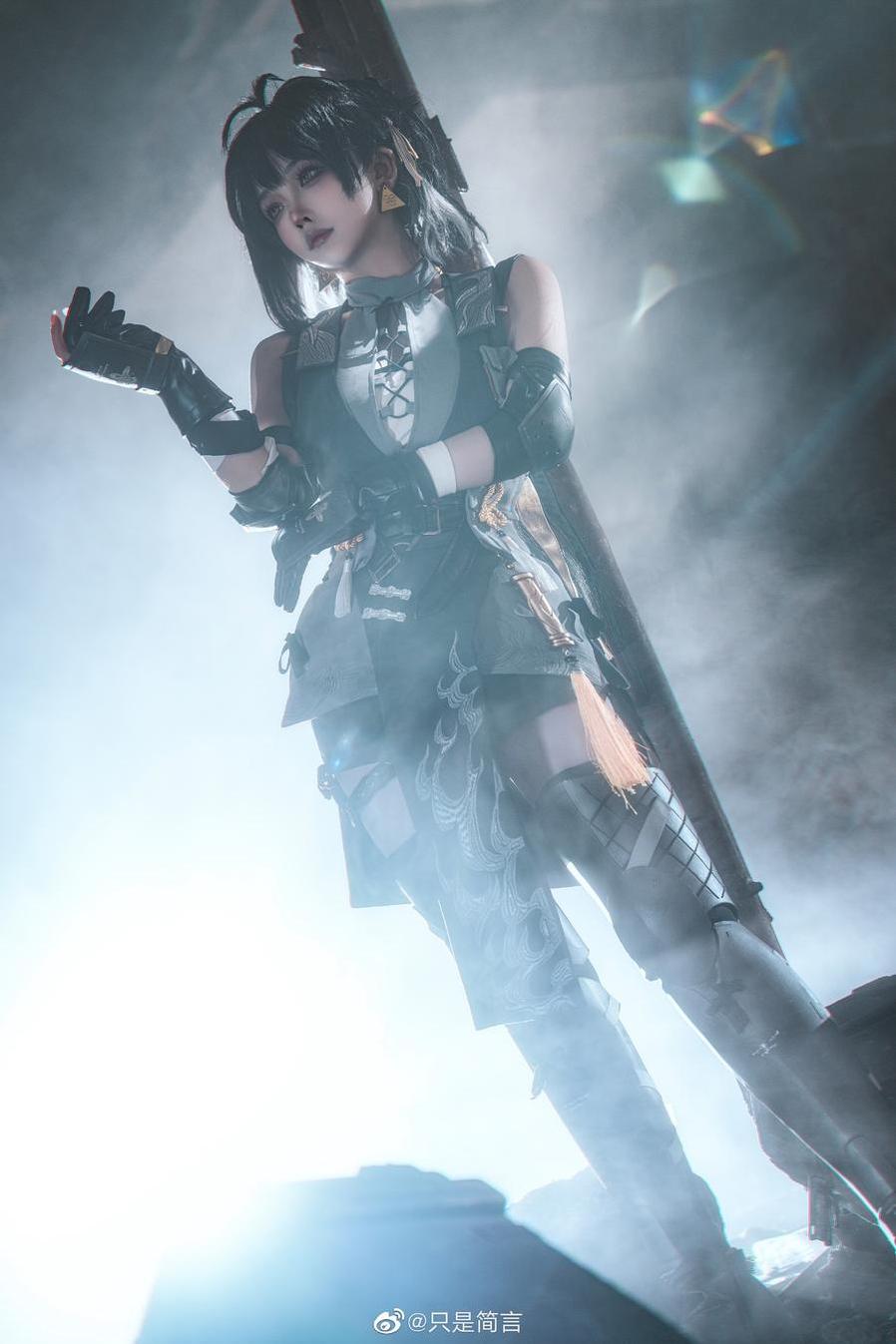 永恒之美的只是简言毛衣照赏析，启迪你的摄影灵感。