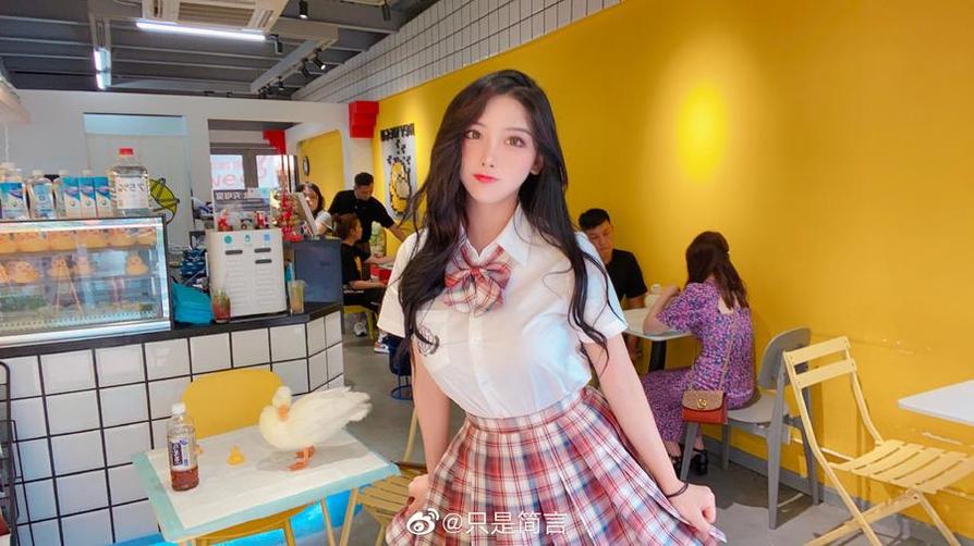 瞪大眼睛，仔细欣赏这组只是简言微博删除的照片才能看到原图的细腻之处。