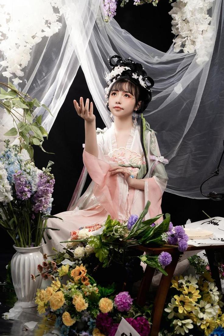 色彩缤纷，喵小吉分享的cos作品集下载让你目不暇接