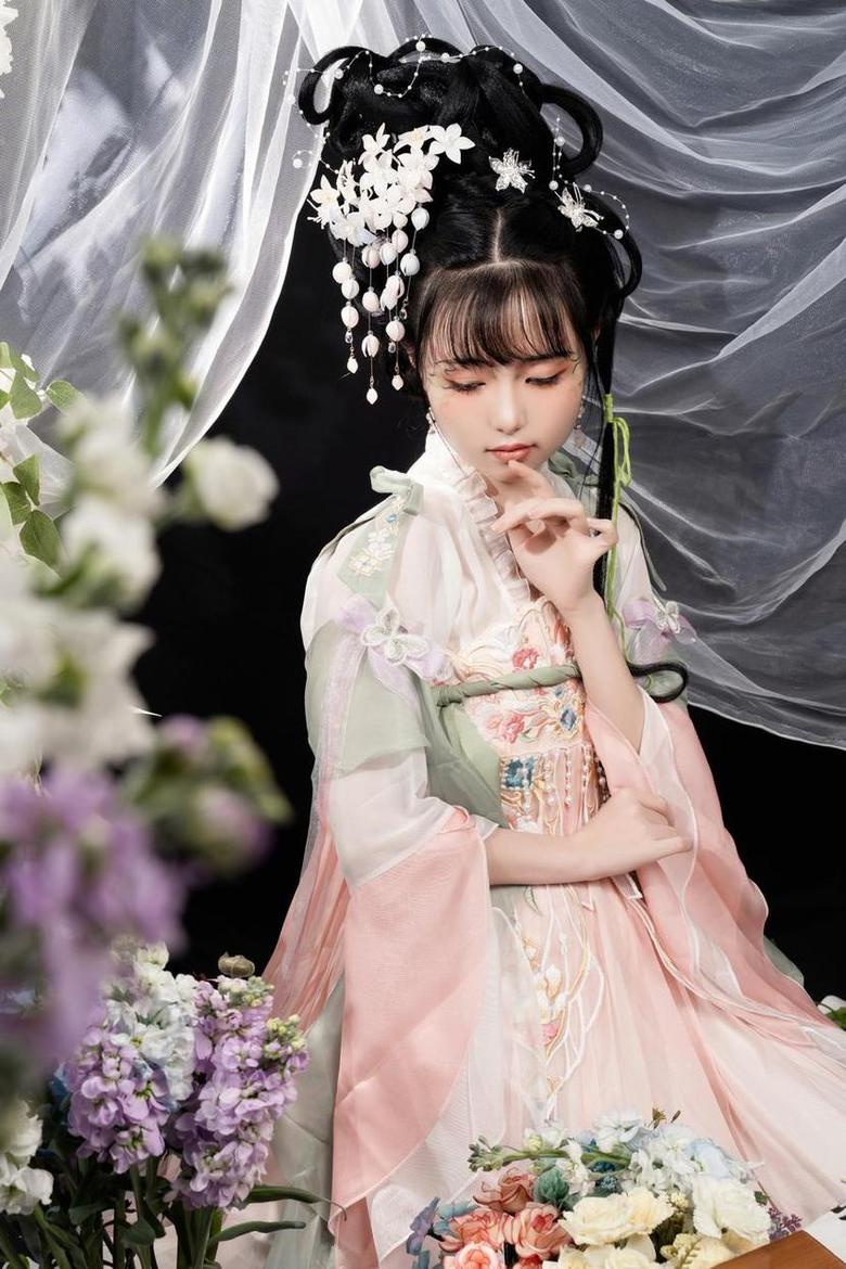 喵小吉cos甘雨：高清摄影作品，震撼眼球