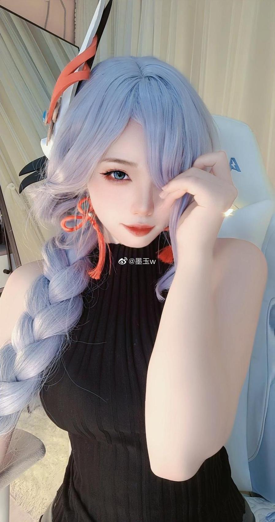 摄影艺术大咖墨玉-m微博再次撩人心弦，不停地发布最精美的照片。