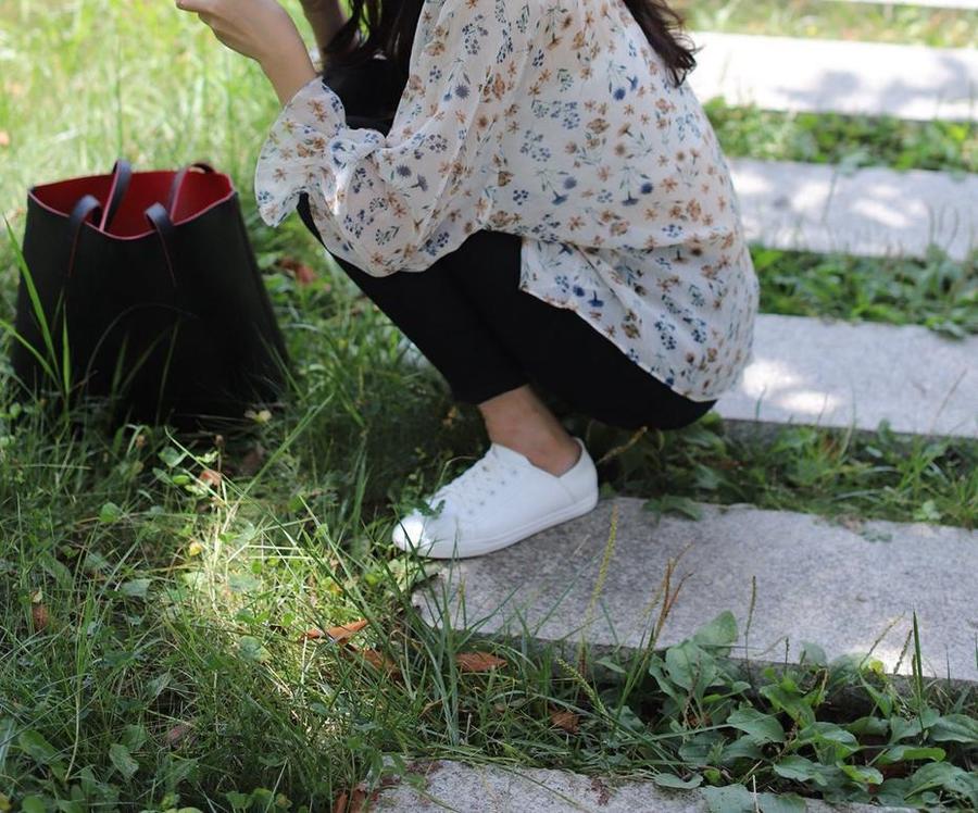 大西瓜爱牙膏百度云照片无删套图：阳光下芳草萋萋。