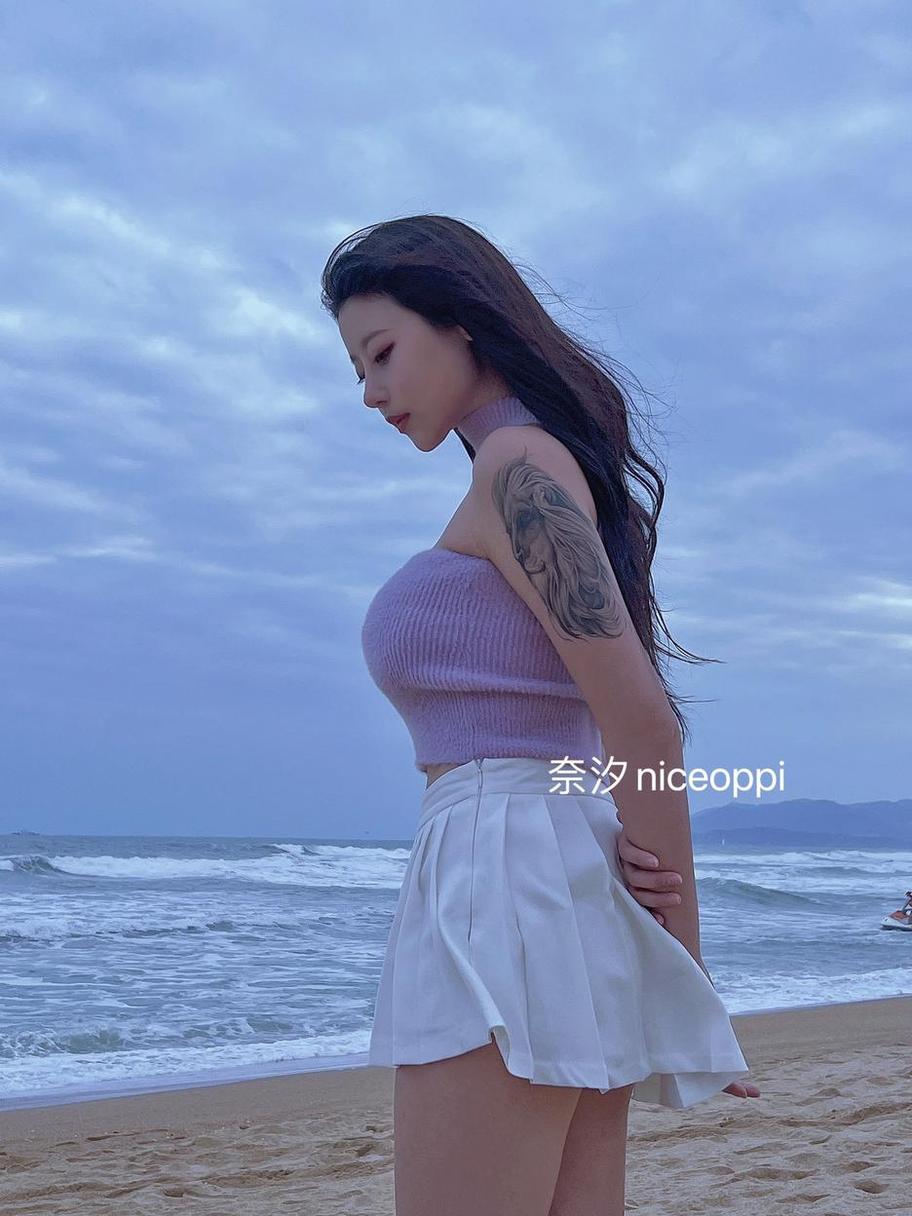 欣赏奈汐酱撕牛仔的高清美图