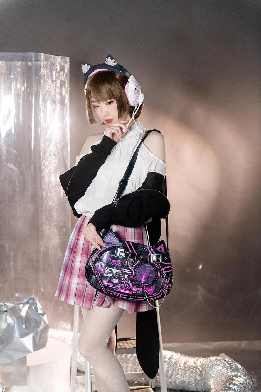 一组妖少youichi多大的彩妆照片，cos里的美少女变化太大了