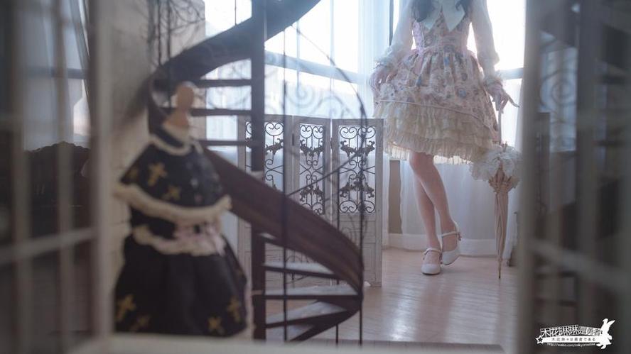 木花琳琳是勇者脚放在，绝佳的cos照片原图欣赏。