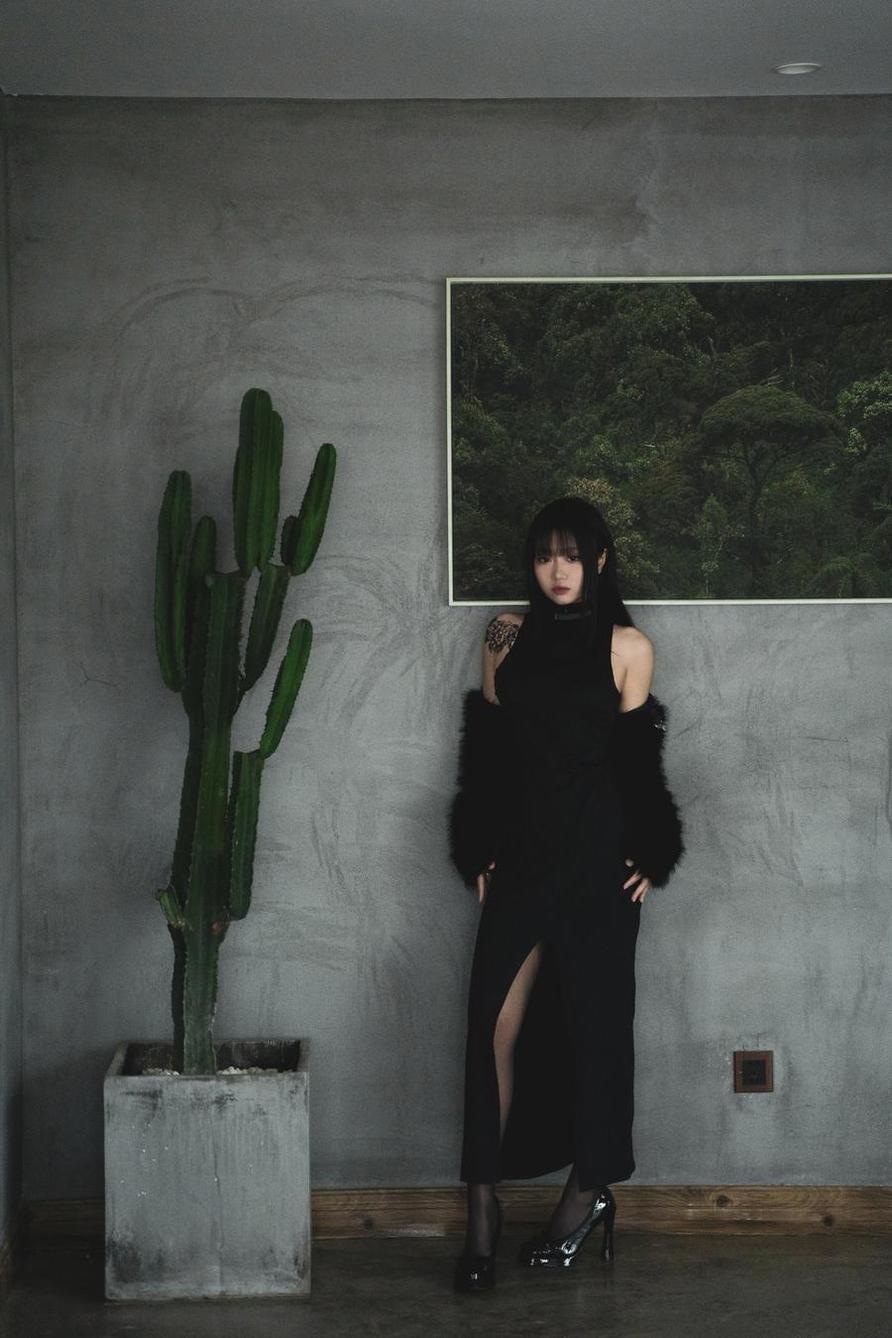 绝色柒柒要乖哦jk，为你呈现梦幻cos作品。