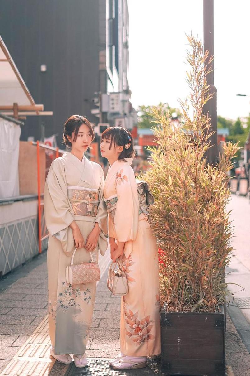 浅野菌子个人简介：cos照片的世界分享