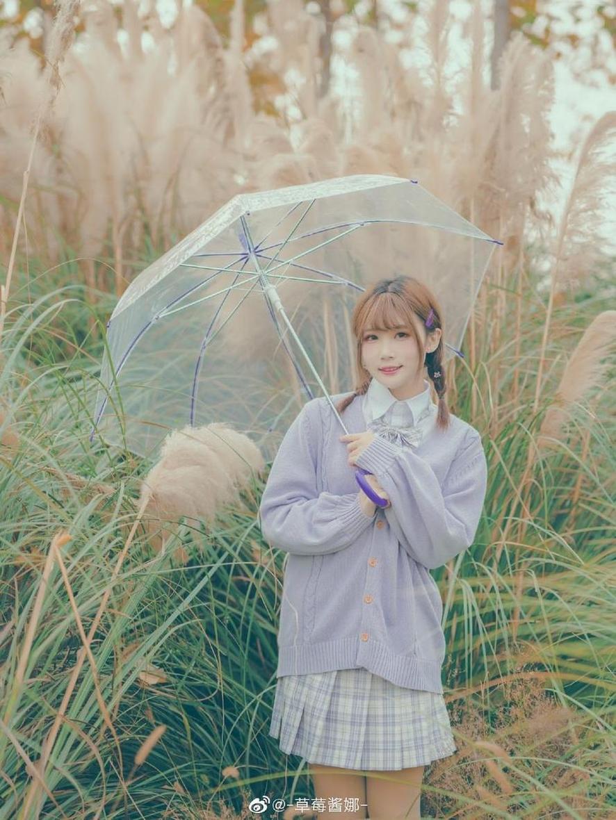 草莓酱娜微博唯美大片，令人惊叹不已，流光溢彩