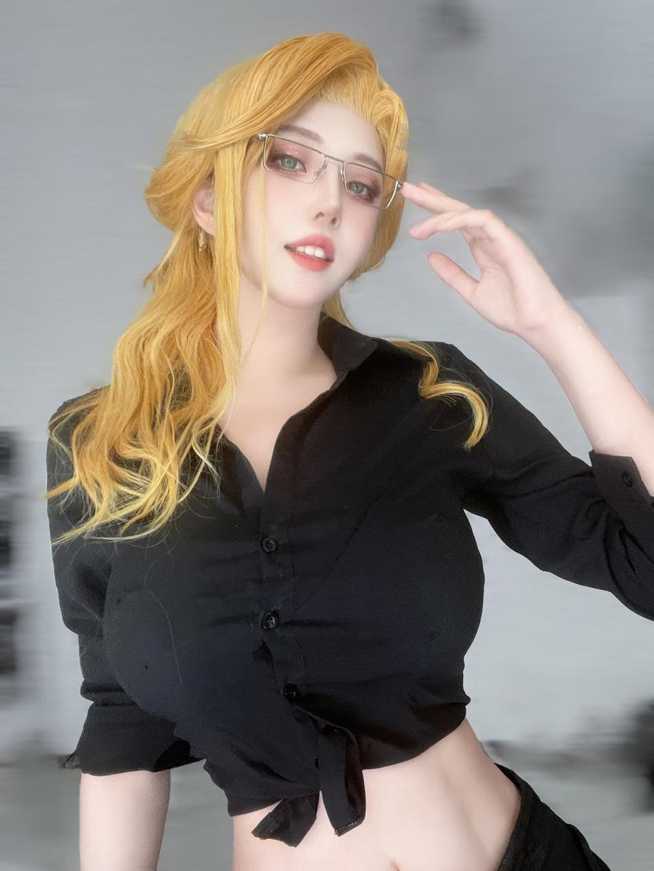 菌烨tako摄影作品中的正经cos照片