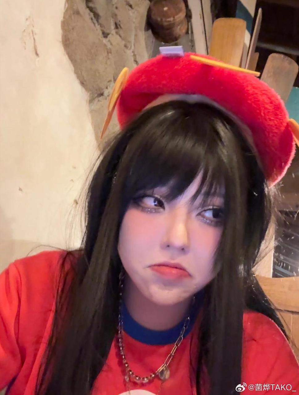 今天分享菌烨tako微博全图中最新的cos合集