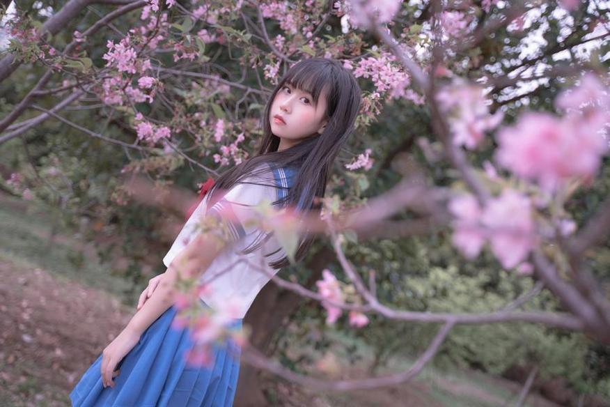 “萌芽儿o0图片”：带你穿越异界，畅享高清美图。