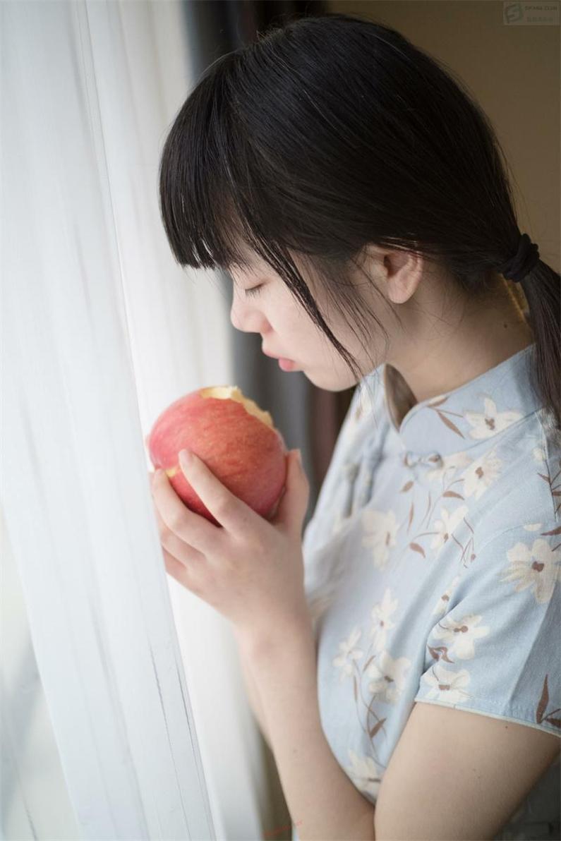 纯净白色西尔酱汉服束腰原图下载