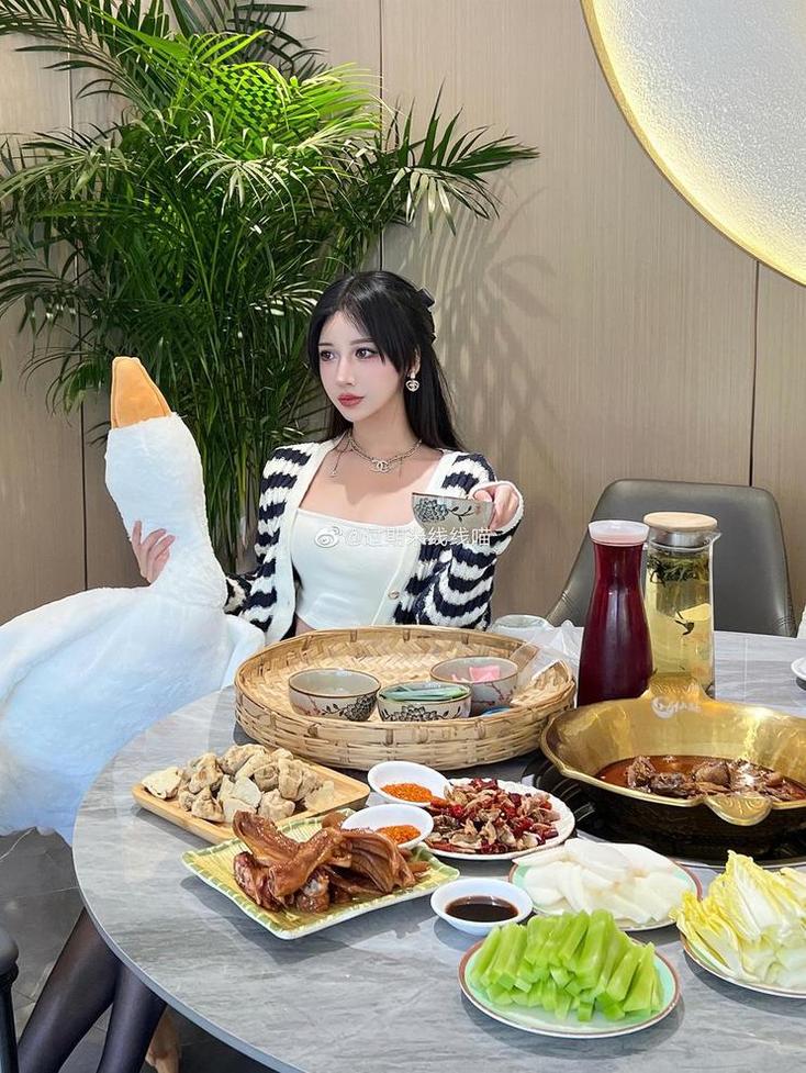 「过期米线线瞄图包」精选美图，今夜陪你入梦。