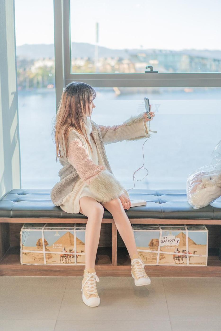 分享过期米线线喵圣诞画像52枚的合集，欣赏cos博主的巧思。