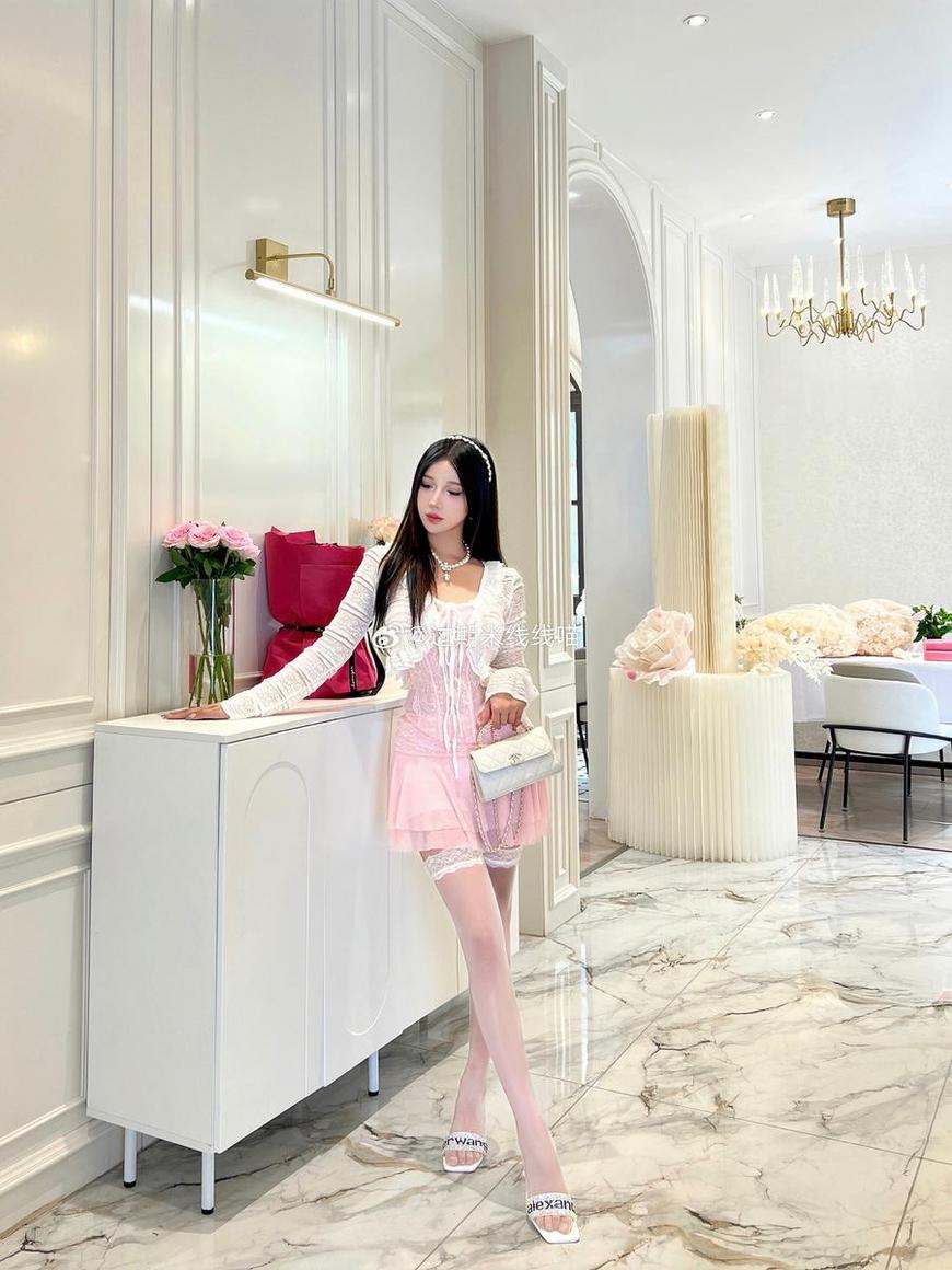 理论革新：过期米线线喵照片的美学探索