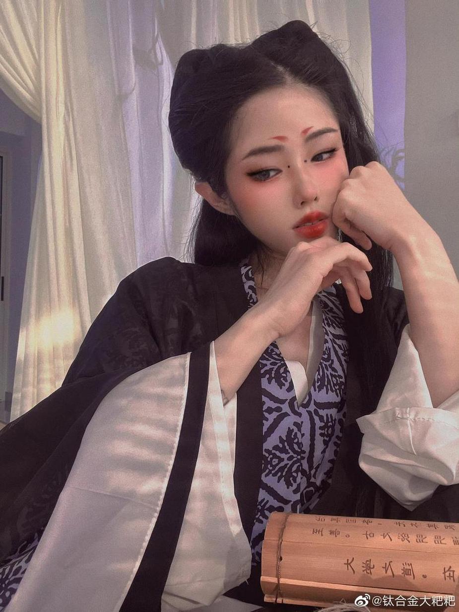 洋溢着青春的钛合金titi图集在哪看？来一起欣赏吧