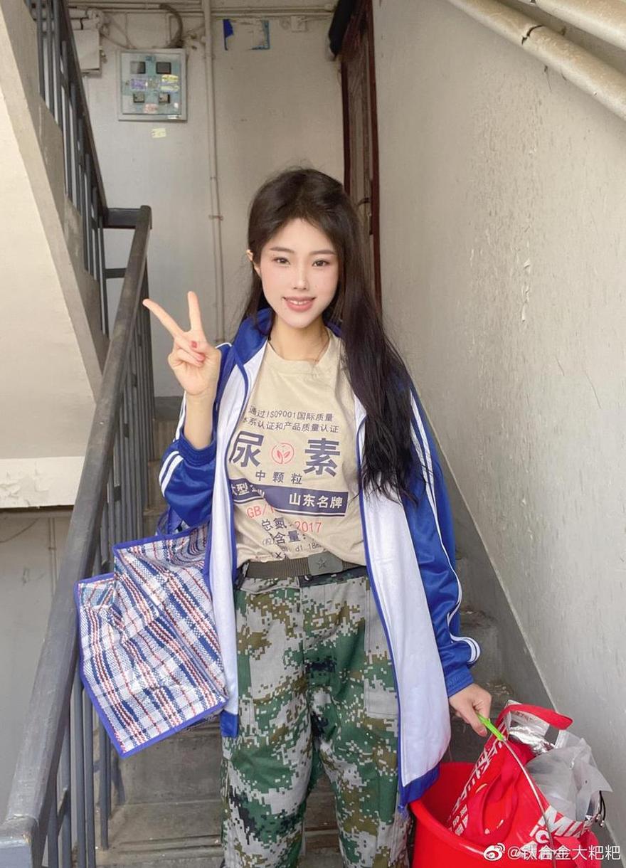 唯美钛合金titi私人订制原片：璀璨夜空的赏析