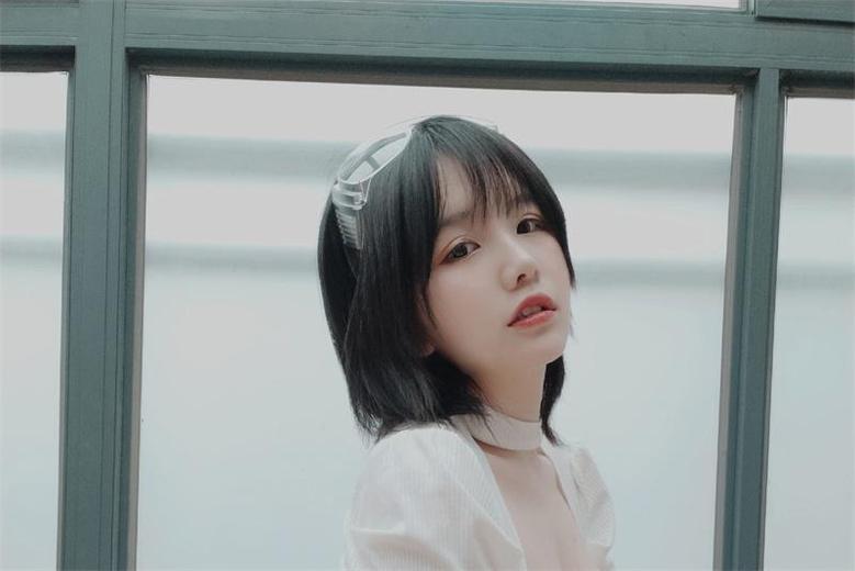 瞬间永恒，阿半今天很开心深海图包等你来下载