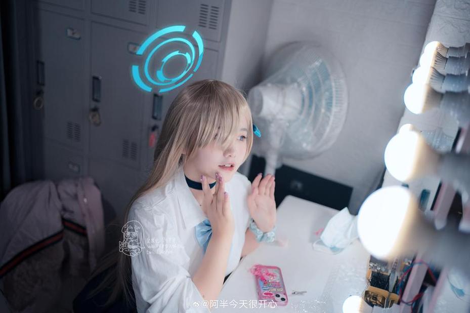 阿半今天很开心深海触手，加持了高水准的cos演绎，让每张照片都是绝佳的作品。