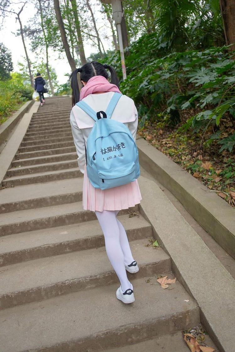 阿诺不是施瓦辛戈粉色，这份图包里有原图供你欣赏。