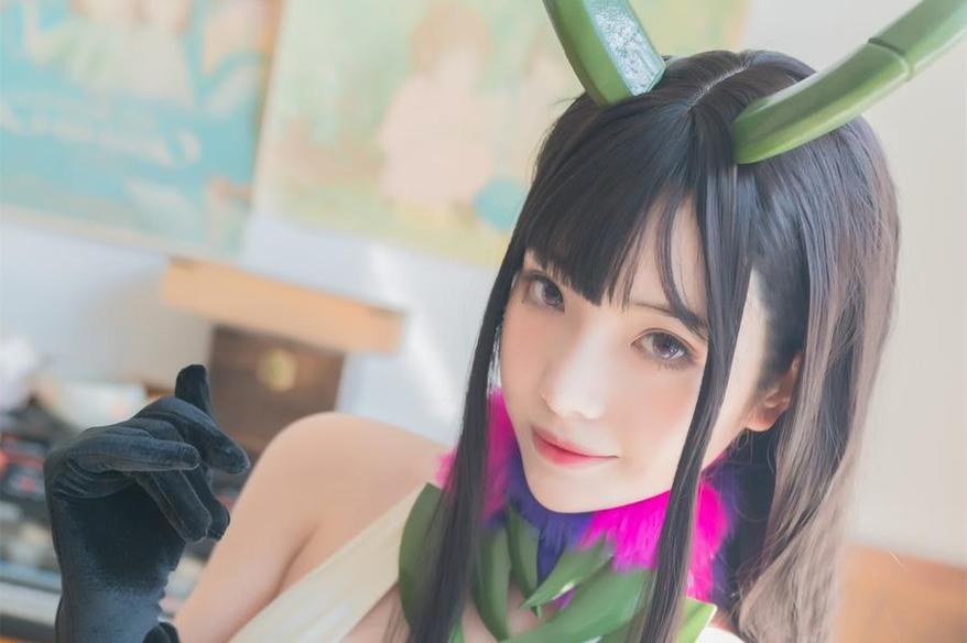 “邪恶至极”雯妹不讲道理cos作品，超真实的摄影效果惊艳万分