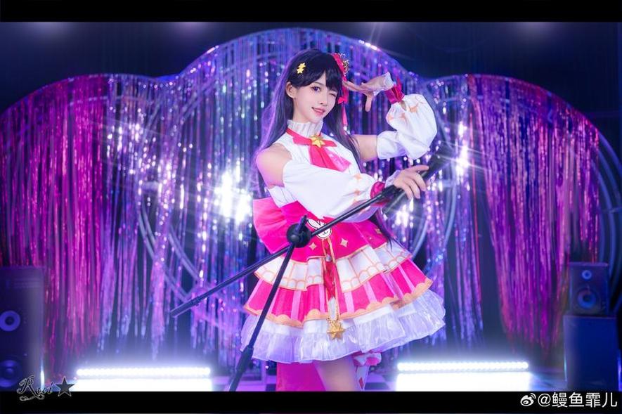 经典角色再现，鳗鱼霏儿cos贝尔法斯特原图呈现最佳氛围。