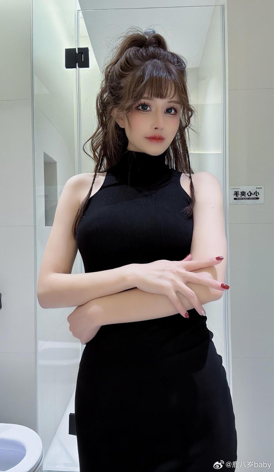 鹿八岁汉服艺术：摄影照片作品，古装美人群英汇。